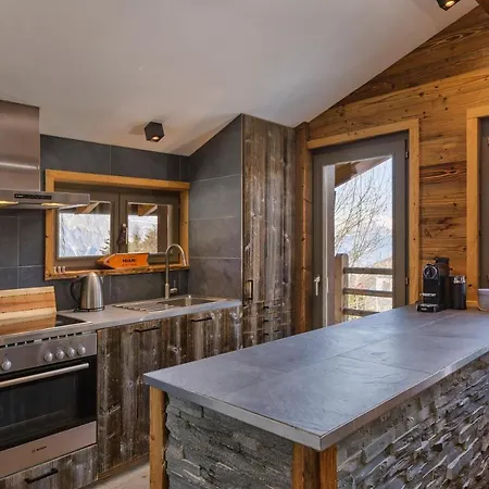 Beautiful Ski In-out Chalet W Sauna And Fireplace * לה צומאז