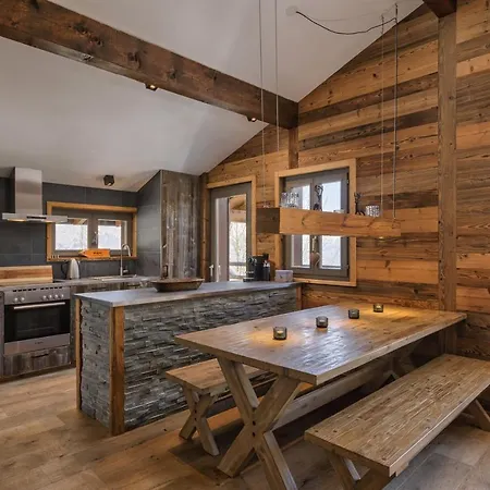 בקתה Beautiful Ski In-out Chalet W Sauna And Fireplace *