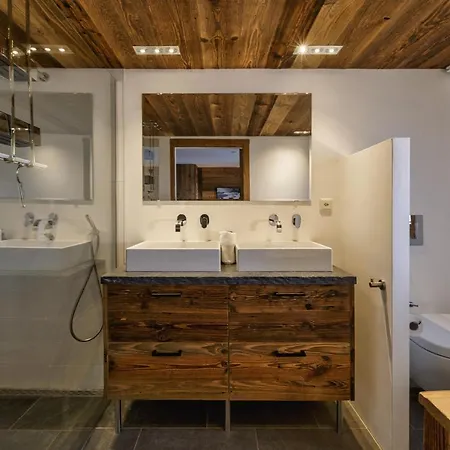 Beautiful Ski In-out Chalet W Sauna And Fireplace בקתה *