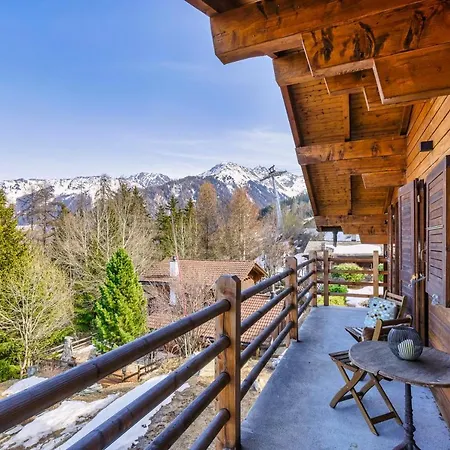 Beautiful Ski In-out Chalet W Sauna And Fireplace בקתה